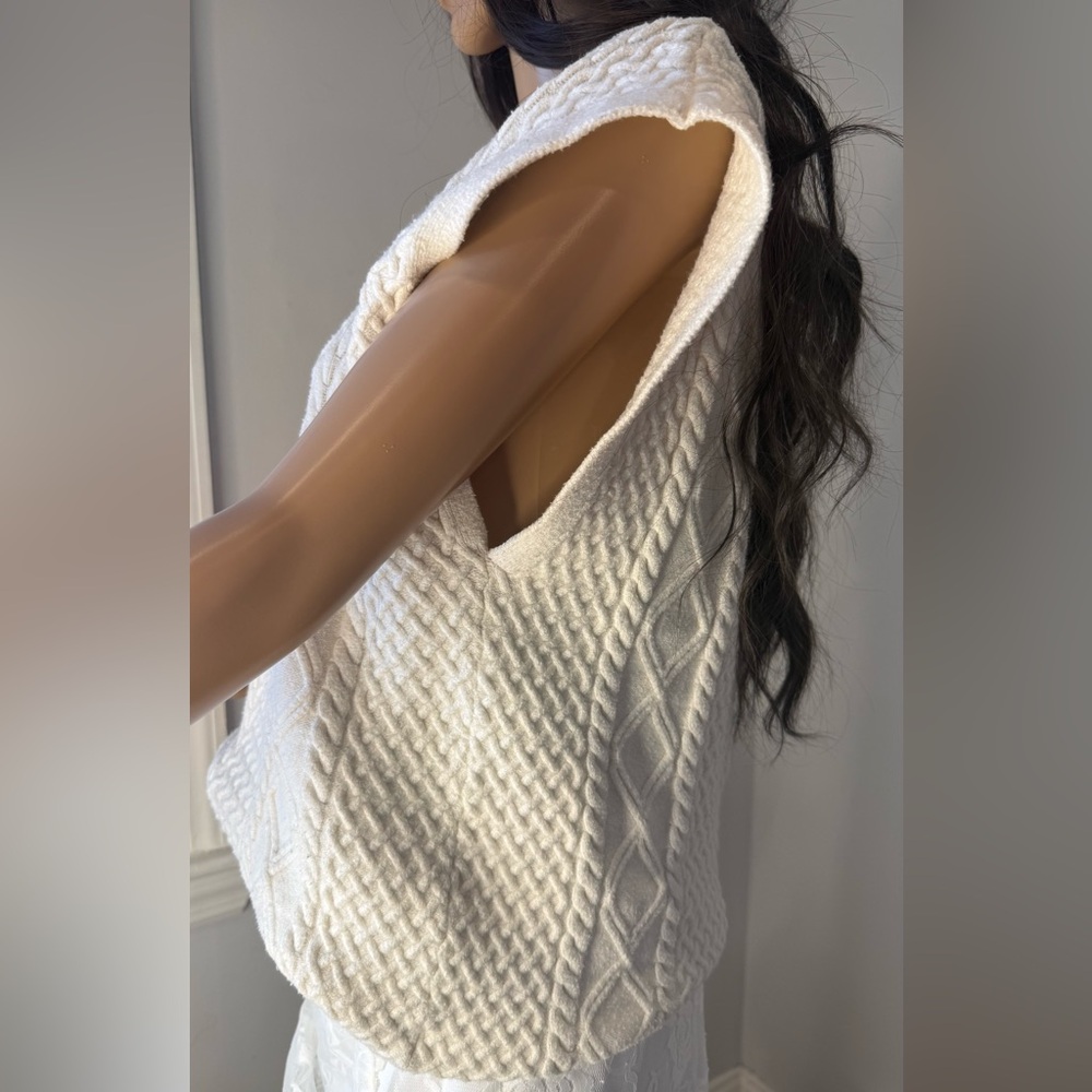 House of Chic Cable Knit Sweater Vest Cream V-Neck Sleeveless S/M